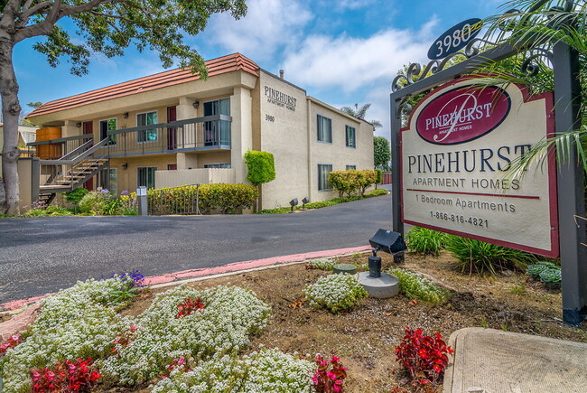 Pinehurst in Ventura, CA - Foto de edificio - Building Photo