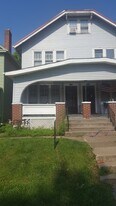2253 Summit St in Columbus, OH - Building Photo