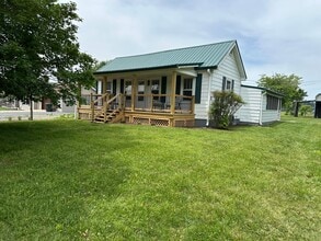 501 Upper Sand Valley Rd in Jonesborough, TN - Building Photo - Building Photo