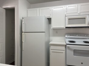 608 Cypress Pointe St, Unit Olga in Alpharetta, GA - Building Photo - Building Photo