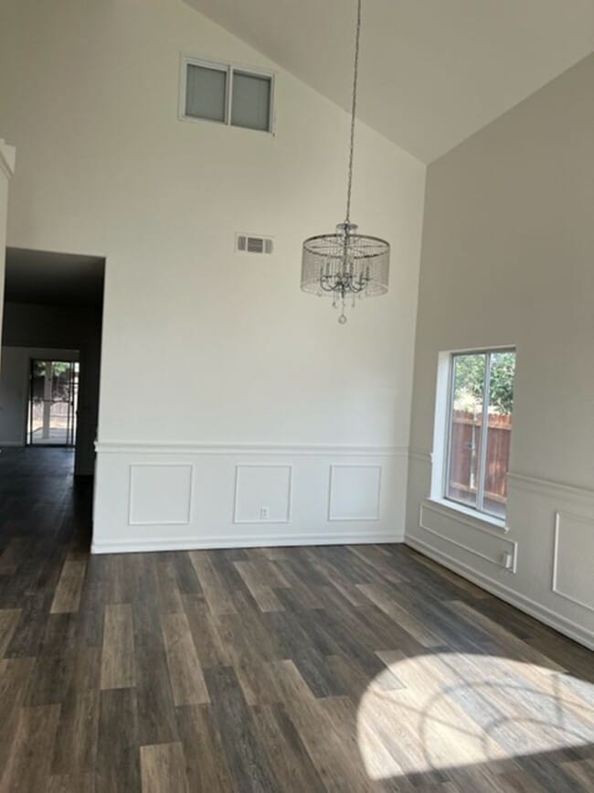 2 Nikki Ct in Elk Grove, CA - Building Photo - Building Photo