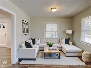 1105 S Parkwood Dr in Forest Park, GA - Building Photo - Building Photo