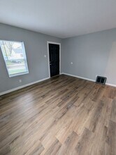 8000 Aline Ave in Berkeley, MO - Building Photo - Building Photo