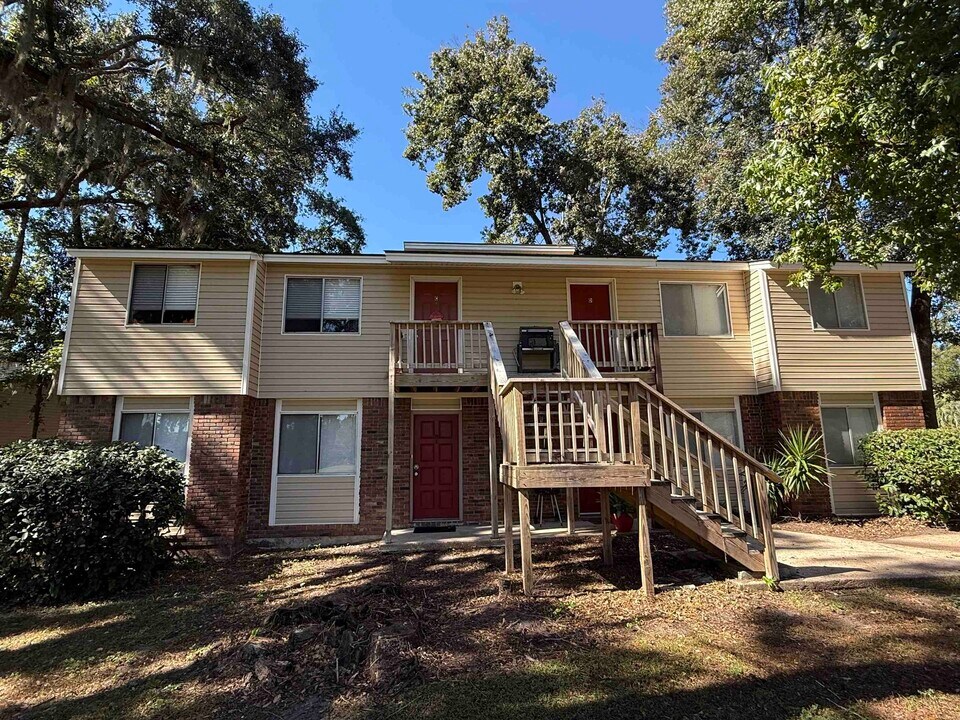 1411 Lazy Brook in Tallahassee, FL - Foto de edificio