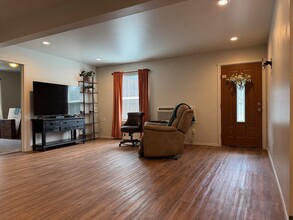 14628 Lawrence Lake Rd SE in Yelm, WA - Building Photo - Building Photo