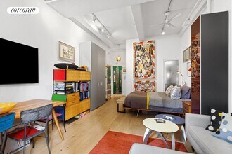 8 W 13th St in New York, NY - Building Photo - Building Photo