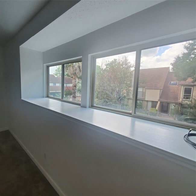 property at 726 Country Pl Dr