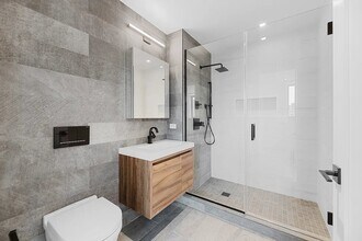 27-10 37th Ave in Queens, NY - Building Photo - Building Photo