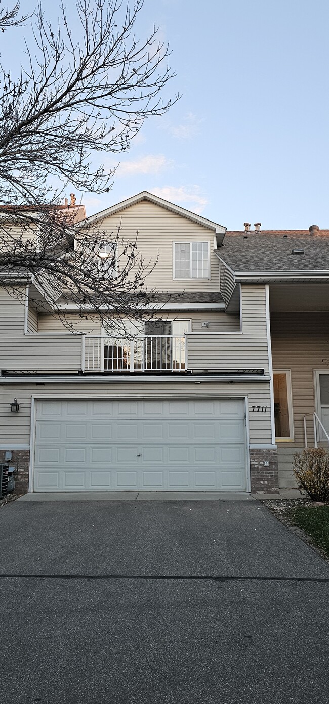 7711 Nicholas Way in Chanhassen, MN - Building Photo - Building Photo