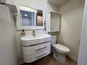 9711 Hayvenhurst Ave in Los Angeles, CA - Building Photo - Building Photo