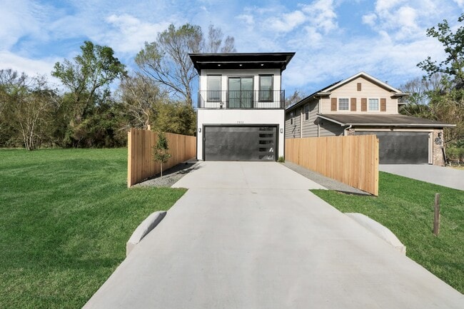 7935 Sunnyhill St in Houston, TX - Building Photo - Building Photo