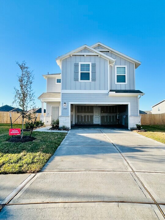 17919 Stone Picker Ct in Hockley, TX - Building Photo