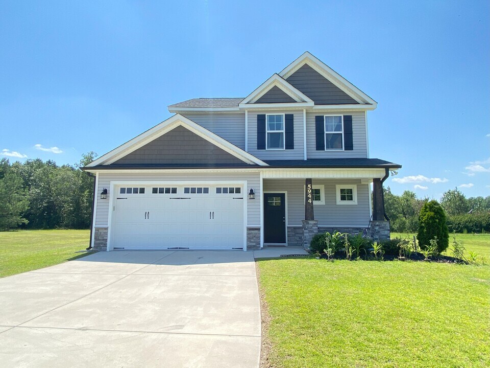 5499 Rosser Pittman Rd in Sanford, NC - Building Photo