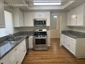 36453 Clearwood Ct in Palmdale, CA - Building Photo - Building Photo
