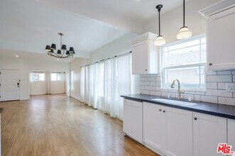 6110 De Longpre Ave in Los Angeles, CA - Building Photo - Building Photo