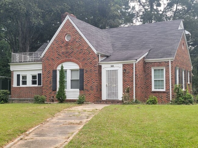 property at 644 Kennolia Dr SW