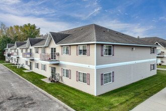 Meadow Creek Village in Foley, MN - Foto de edificio - Building Photo