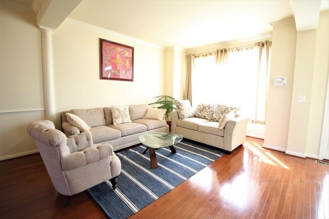 2432 Battery Hill Cir in Woodbridge, VA - Building Photo - Building Photo