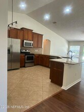 13735 Devan Lee Dr E in Jacksonville, FL - Foto de edificio - Building Photo