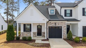 745 Putney Hl Rd in Zebulon, NC - Building Photo