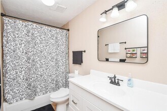5331 Windsong Trail in Houston, TX - Building Photo - Building Photo