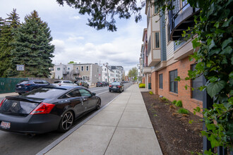 Maverick Place in Boston, MA - Foto de edificio - Building Photo