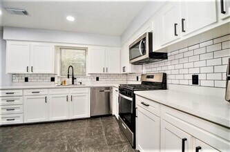 2404 Oaks Dr in Pasadena, TX - Building Photo - Building Photo