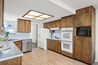 2423 Ceanothus Ave in Chico, CA - Building Photo - Building Photo