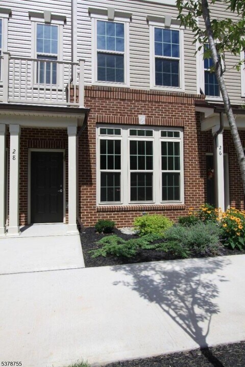 28 Sternadori Rd in Somerville, NJ - Building Photo