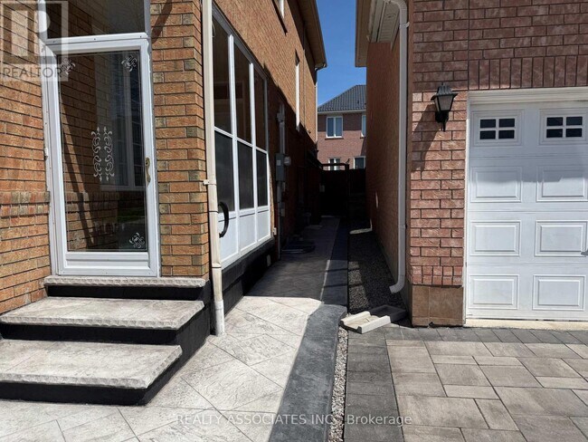 29 Bald Eagle Ave in Toronto, ON - Building Photo - Building Photo