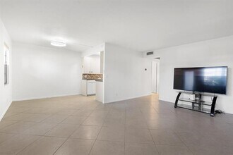 1056 Exeter in Boca Raton, FL - Building Photo - Building Photo