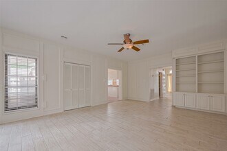 5210 Holly View Dr in Houston, TX - Building Photo - Building Photo