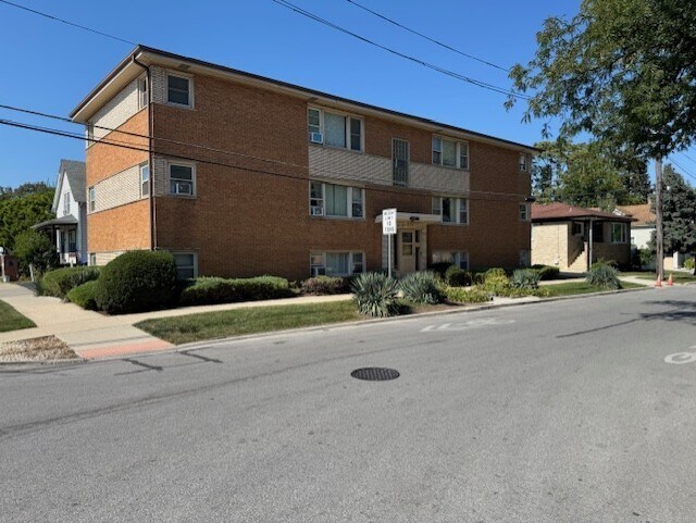 13512 Chatham St in Blue Island, IL - Building Photo
