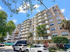 1455 N Treasure Dr in North Bay Village, FL - Building Photo