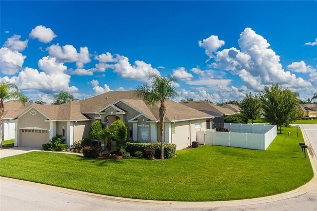 167 Southern Pine Way in Davenport, FL - Building Photo - Building Photo