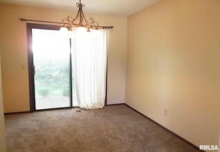 1216 Tanglefoot Ln in Bettendorf, IA - Building Photo - Building Photo