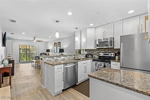 4790 S Cleveland Ave in Ft. Myers, FL - Building Photo