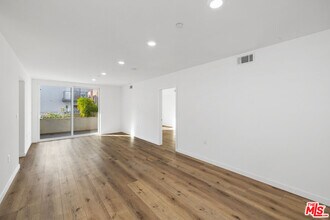 5229 Willowcrest Ave in Los Angeles, CA - Building Photo - Building Photo