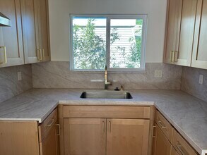 135 N Florence St, Unit #137 in Burbank, CA - Foto de edificio - Building Photo