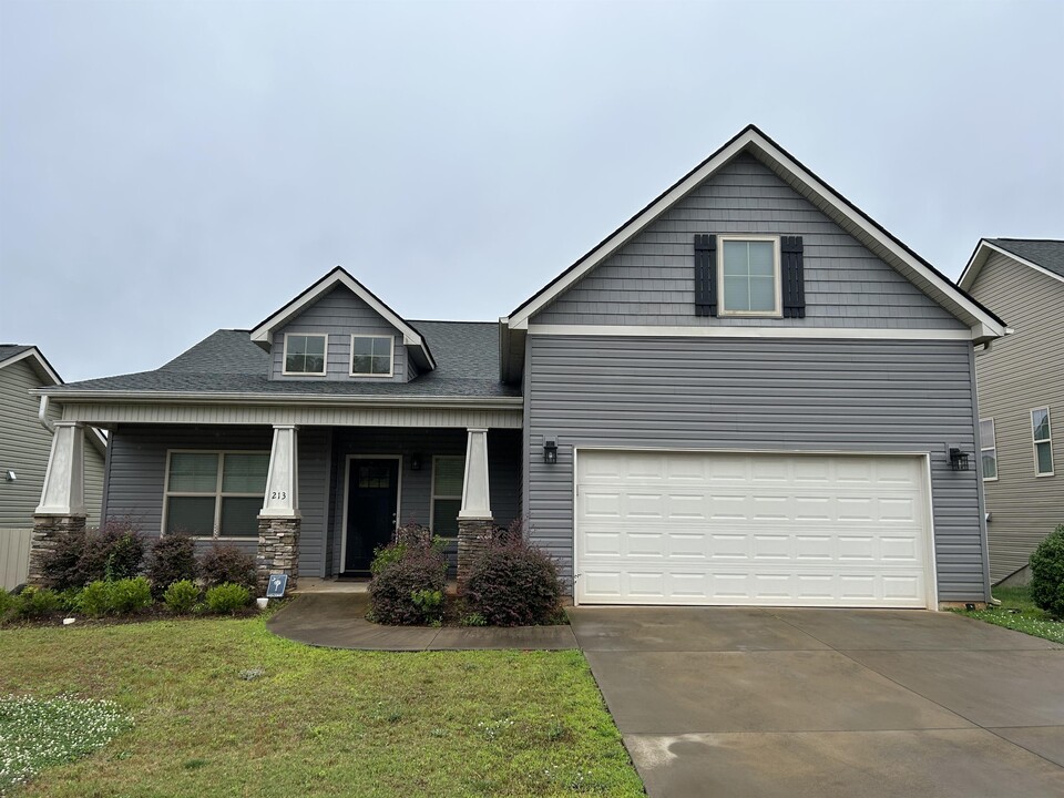 213 Crooked Cedar Way in Pendleton, SC - Building Photo