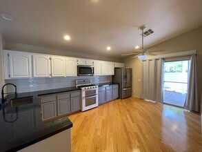 3624 Shanagolden St in Las Vegas, NV - Building Photo - Building Photo