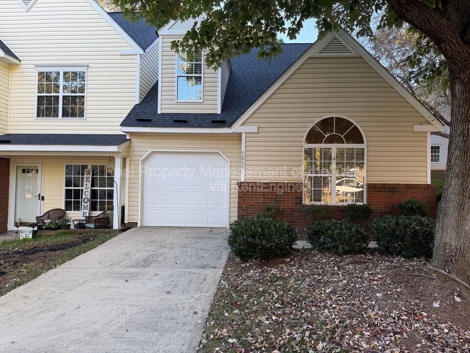 5065 Bartholomew's Ln in Greensboro, NC - Building Photo