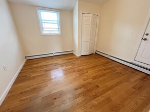 16 Nashua St, Unit 3 in Somerville, MA - Building Photo - Building Photo