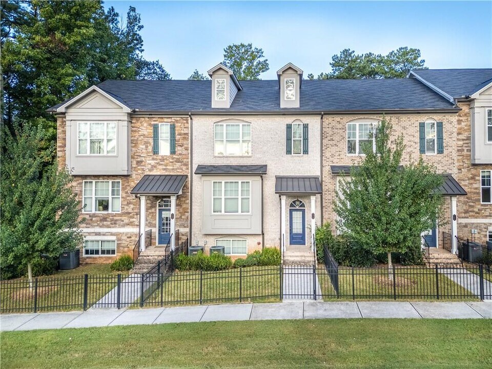 170 Wren Dr in Roswell, GA - Building Photo