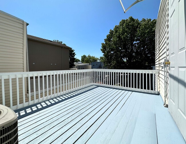 125 Zabriskie St in Jersey City, NJ - Building Photo - Building Photo
