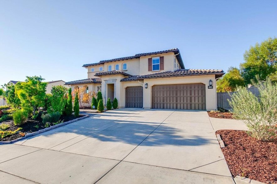 1316 Vista Ave in Escondido, CA - Foto de edificio