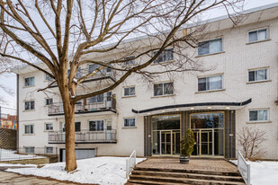 4770 Jean-Brillant St in Montréal, QC - Building Photo