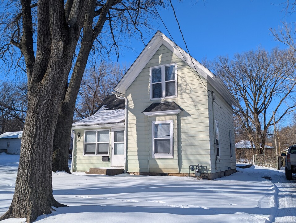 410 N Henrietta Ave in Rockford, IL - Building Photo