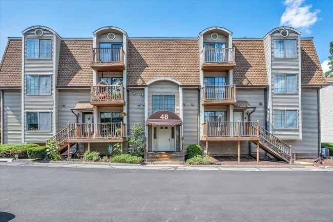 48 N Mountain Rd in New Britain, CT - Building Photo - Building Photo