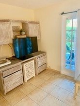4374 Hillview Dr, Unit B in Malibu, CA - Building Photo - Building Photo
